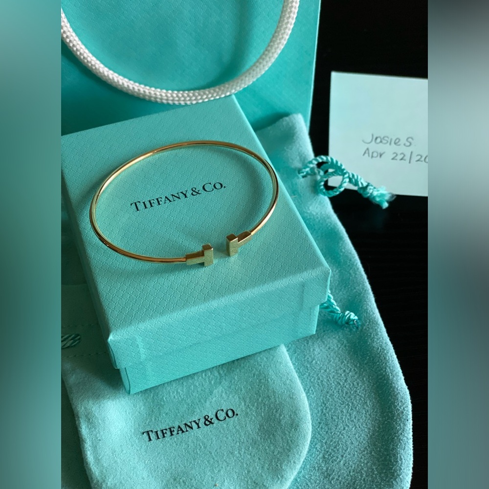 Authentic Tiffany & Co T Narrow Wire Bracelet - 18k Yellow Gold.